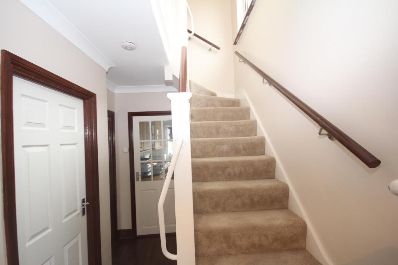 Villa Kenton House à Harrow Extérieur photo