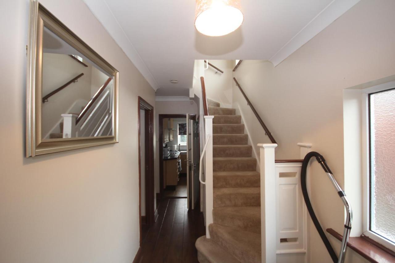 Villa Kenton House à Harrow Extérieur photo